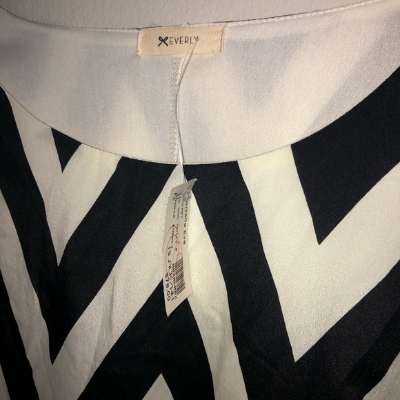 Everly zig zag shift dress size medium - Picture 3 of 4